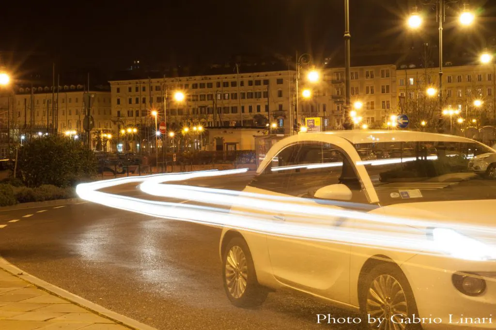 Photo with long exposure on curve