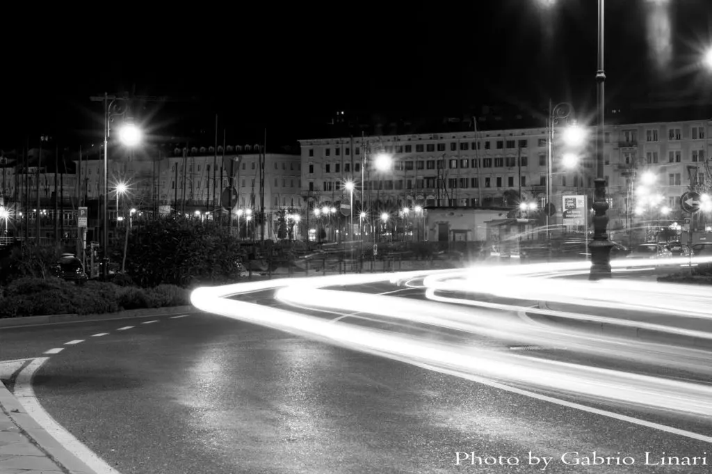 Black and white photo on a curve