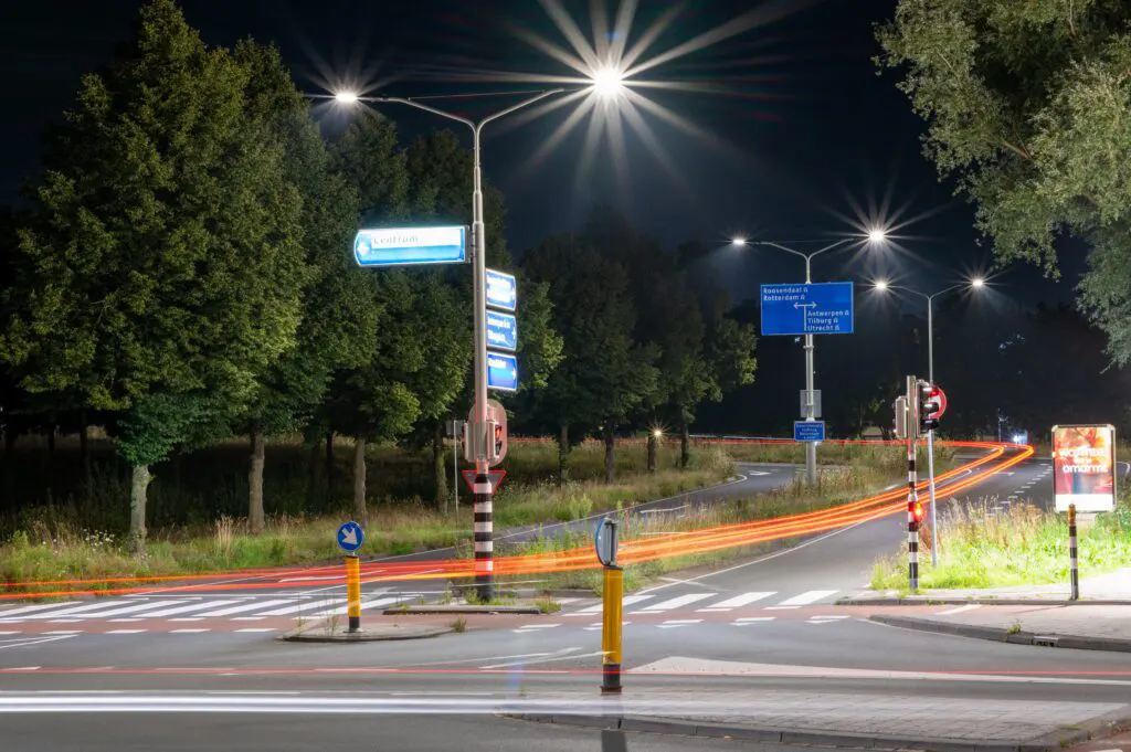 photo with cars by night with long exposure